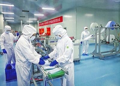 China Niedrige Masken-Maschine der Durchfallquote-eine bis zwei/Gesichtsmaske-Produktionsmaschine fournisseur
