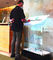 Transparenter Glasnoten-Kiosk Hologramm-Projektions-Kiosk-Maschine Holo mit hinterer Projektion fournisseur