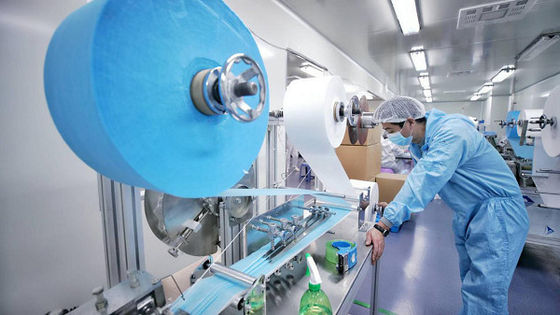 Nichtgewebte chirurgische Wegwerfmaske, die Maschine stabilen Betrieb 220V/50Hz macht fournisseur
